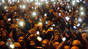 Tausende demonstrieren gegen Internet-Maut