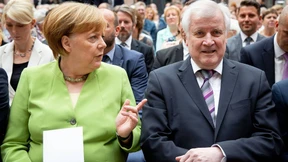 Seehofer wirft Merkel schlechten Stil vor