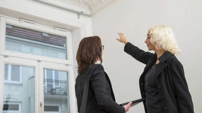 Ab ins Haus, Frauen!