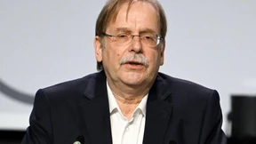 Koch bietet Rückzug an