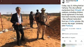 Wie sich Bernard-Henri Lévy in Pose setzt