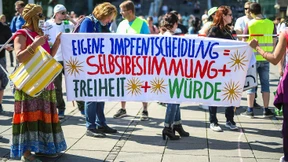 „Querdenker“ demonstrieren