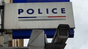 Stalker versteckt sich nächtelang unter Bett seiner Ex-Frau