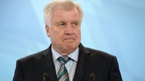 Seehofer fordert Signal für Aufnahmestopp