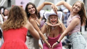 Taylor Swift singt mit Ed Sheeran auf der Bühne