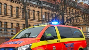 Rollstuhlfahrer aufs Gleis gestoßen - Tödlicher Unfall nach Fahrzeugpanne