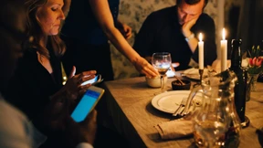 Was willst du denn mit diesen Leuten?