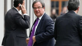 Laschet hält sich Kandidatur offen