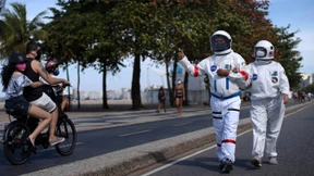 Astronauten an der Copacabana