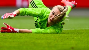 Immer eine Hand am Ball