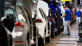 Autohersteller halbieren in der Krise ihre Arbeitszeit