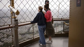 Eiffelturm nach monatelanger Schließung wieder geöffnet