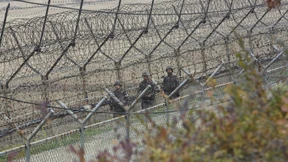 Soldat läuft in den Süden über