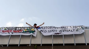 Darum besetzen Klimaaktivisten ein Frankfurter Parkhaus