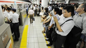 Mädchen spielt U-Bahn-Fahrerin – und bringt Bahnhofsbetrieb durcheinander