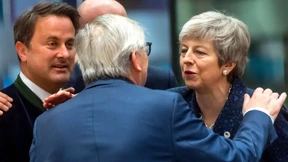 May akzeptiert EU-Doppelstrategie für Brexit