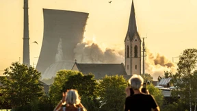 Aktivist blockiert Kühlturmsprengung und wird zu Geldstrafe verurteilt