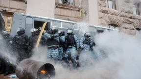 Demonstranten treiben Polizei in die Defensive