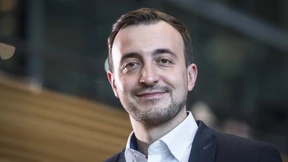 Warum der Chef der Jungen Union Merkel nicht kritisiert