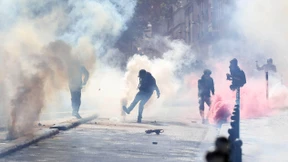 Polizei in Paris setzt Wasserwerfer und Tränengas ein