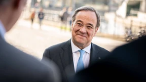 Laschet gibt Baerbock Kontra