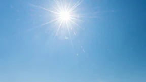 Zweijähriger stirbt zurückgelassen in heißem Auto