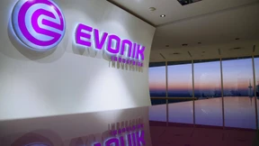 Evonik will expandieren,  Dow Chemical schließt 20 Werke