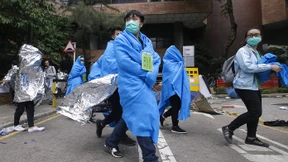 Hunderte Studenten ergreifen die Flucht