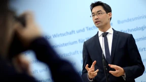 Rösler verlangt Reform des EEG von Altmaier