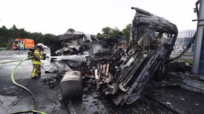 Rauchsäule über dem Flughafen