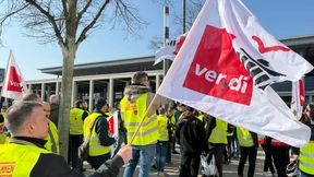 Berliner Flughafen lahmgelegt
