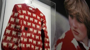 Lady Dianas Schäfchen-Pullover für 1,1 Millionen Dollar versteigert