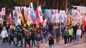Mehr als 100.000 Menschen bei Feiertags-Demonstrationen