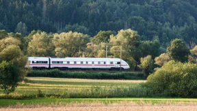 Hangrutsch sorgt für Behinderungen im ICE-Bahnverkehr