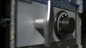 Wie kann ich mich gegen Negativzinsen wehren?