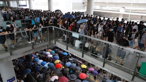 Proteste gegen China gehen am Flughafen weiter