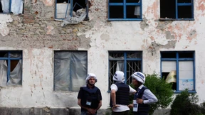 Haubitzen neben Wohngebieten