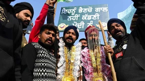 Indiens Bauern zerstören 1500 Funkmasten