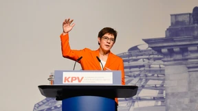 Kramp-Karrenbauer verlangt Zugeständnisse der SPD