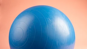 Hilft der Sitzball bei Rückenschmerzen?