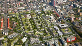 Auftakt mit Abrissbagger