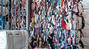 Von der Billigklamotte zum Rohstoff