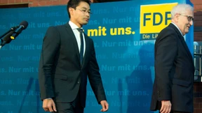 Weiß-blauer Kaffeesatz