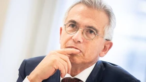 „Stillschweigend“ mit Fragezeichen