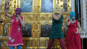 Strafe für Schändung von Kirchen und Kreuzen 