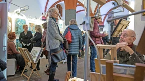 Künstler verkaufen in den Römerhallen