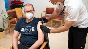 Erster Frankfurter erhält Corona-Impfung