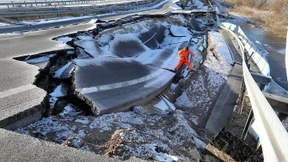 Loch auf der A 20 wächst und wächst