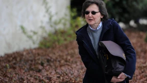 Sehr geehrte Frau Becker, ...