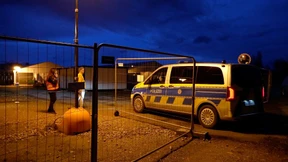 Notunterkünfte von Flüchtlingen wegen Sturmwarnung evakuiert